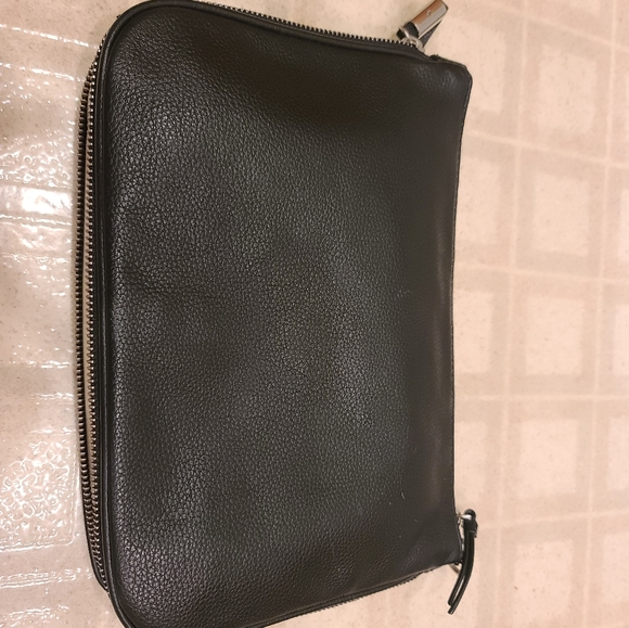 Banana Republic Black and White Leather Expandable Cosmetic Bag - Picture 4 of 6